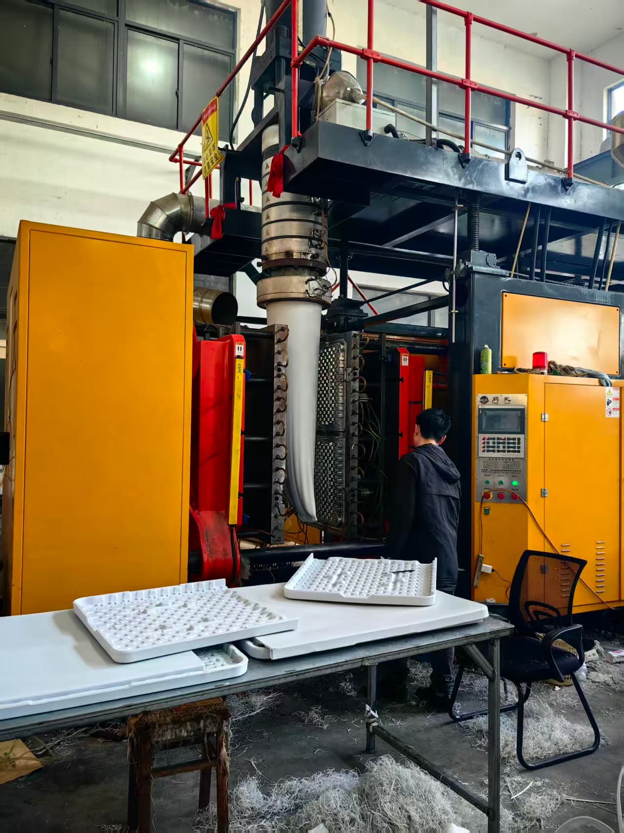 Folding table production line at Antstar factory